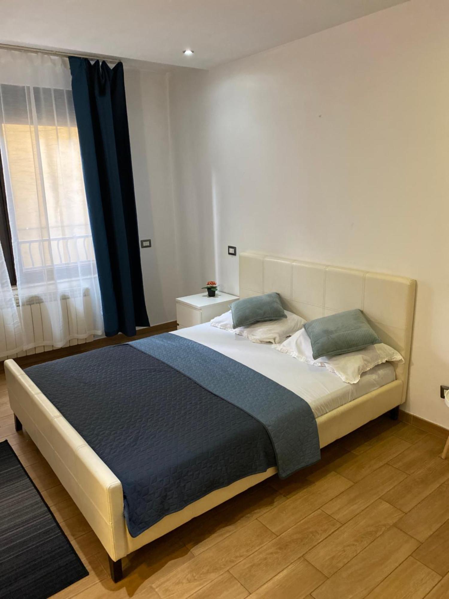 Royal Suite Unirii-2 Bdr Apartment Bukarest Kültér fotó